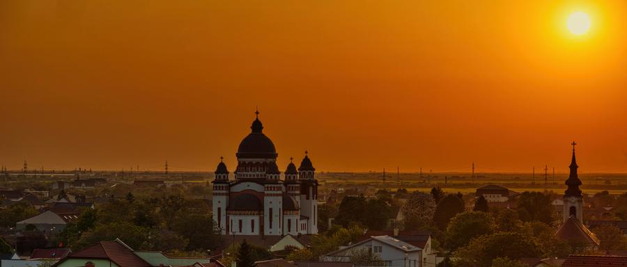 Comision 0 - zona Dacia, str.Labrint - Apt. 2 camere - renovat - 25