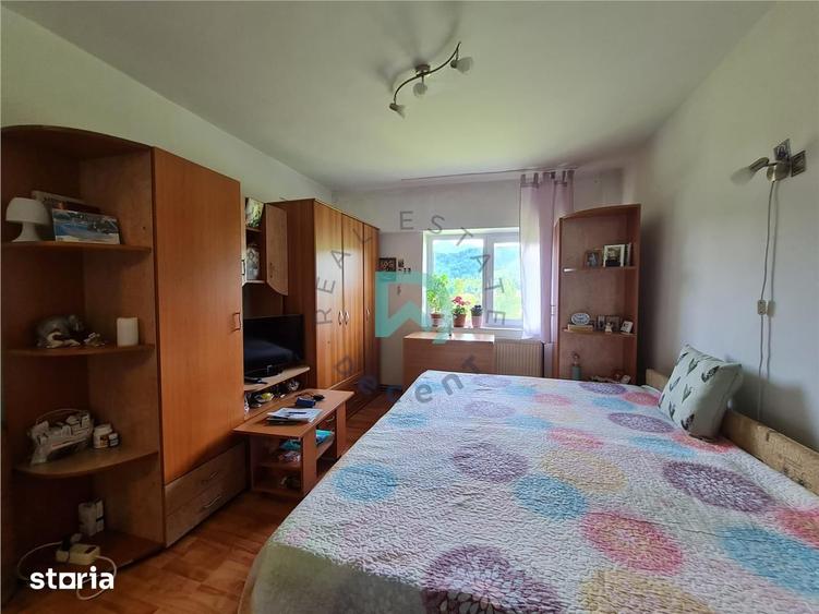 Garsonieră decomandată, mobilată în Dârste