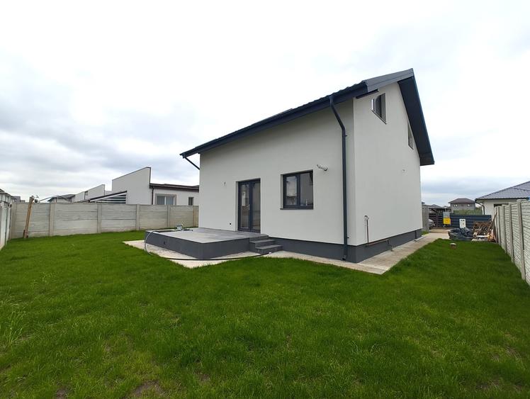 Casă P+E modernă  -  3 dormitoare  -  2 băi  -  347 mp teren - 3
