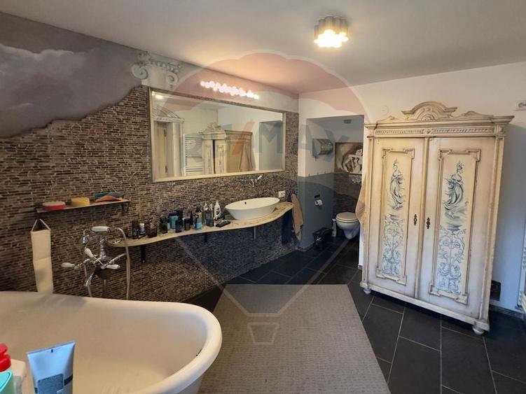 Reședință cu farmec aparte în inima Cisnădioarei - 6