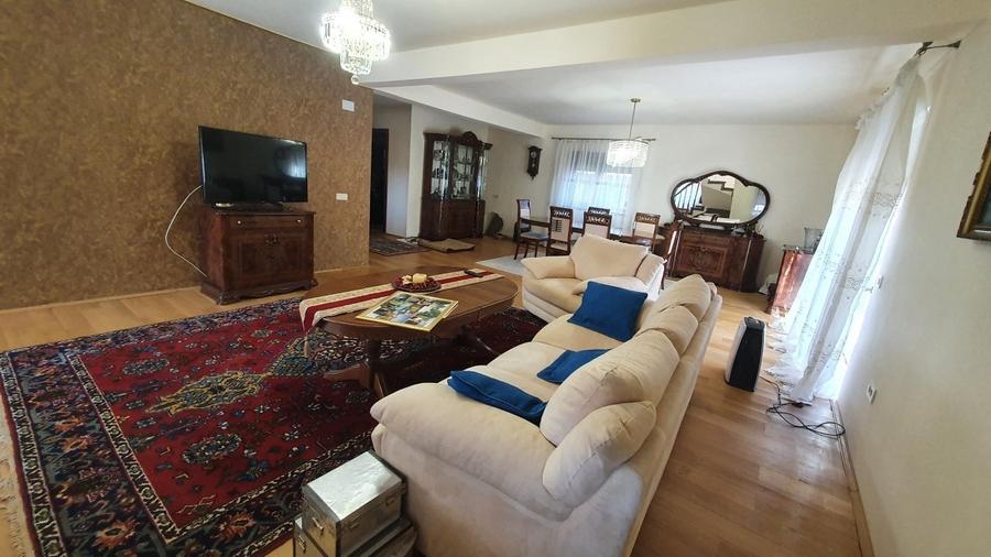 Vila generoasa in zona foarte linistita - 10