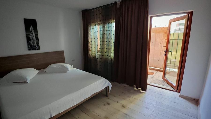 Vila cu 10 camere,pretabil compartimentare in 2 unitati separat,ASTRA. - 5