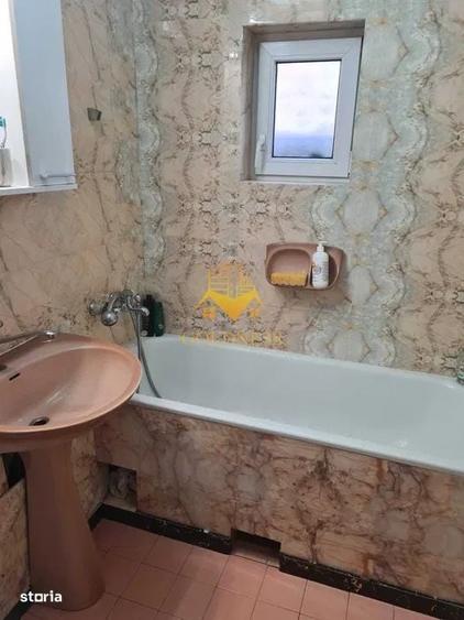 Apartament cu 3 camere decomandat în Între Lacuri