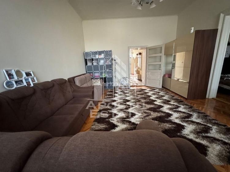 Apartament cu 2 camere, centrala proprie, boxa, Piata Maria