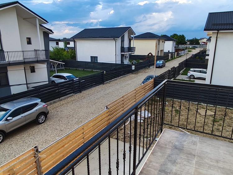 FARA COMISIOANE casa cu 4 - 5 camere P+1+pod 2 placi terasa cam tehnic la cheie - 16