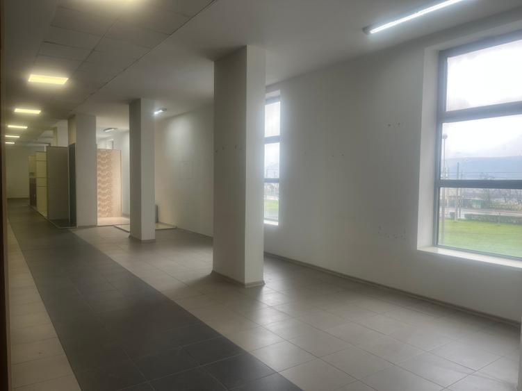 Reducere 10%!!! Proprietar - vand spatiu comercial Piatra Neamt, 840 mp - 5