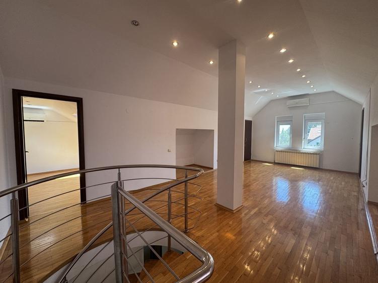 Vila clasica, spatioasa,  piscina, mobilata, langa Britsh School - 15