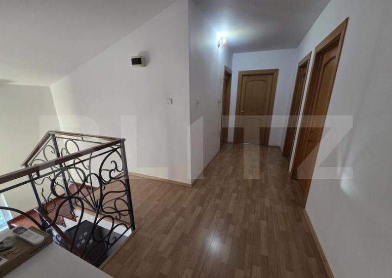 Vila 226 mp utili, curte 277 mp, zona Micro 3 - 12