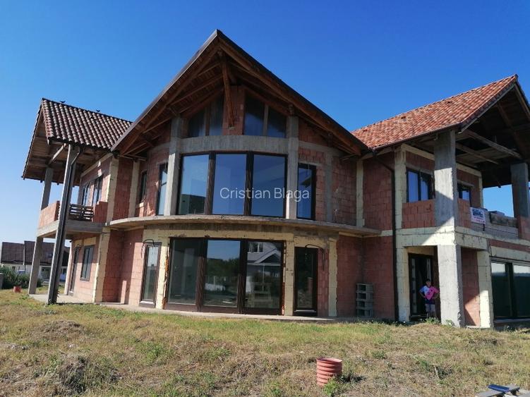 Vând casă P+1.9 camere Sânmartin Beverly Hils Vând casă P+1.9 camere Sânmartin Beverly Hils