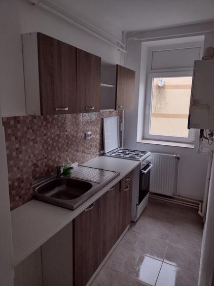 Proprietar inchiriez garsoniera confort 1, cu balcon, in Maratei la D uri., parter inalt - 7