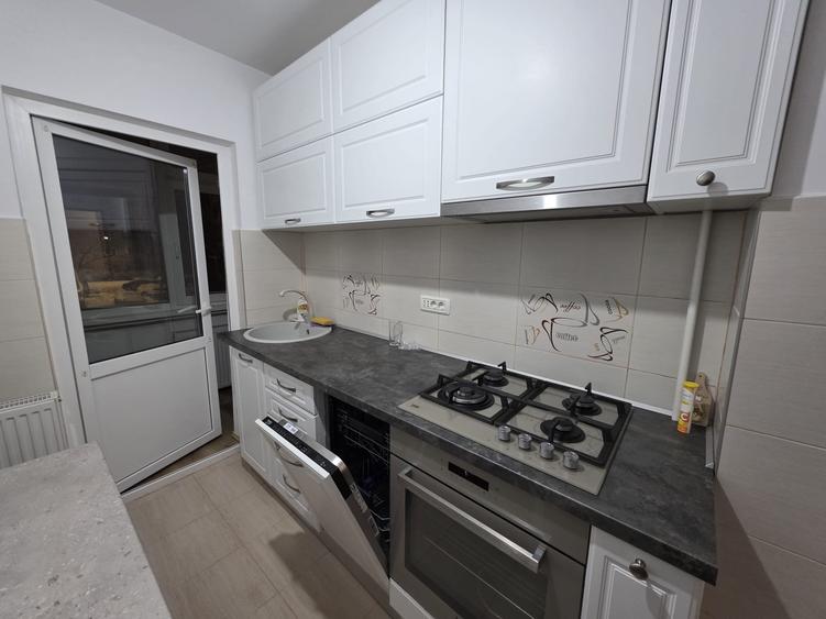 Vand apartament 3 camere decomandat Tractorul cu loc de parcare - 2