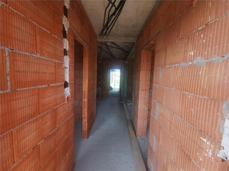 Duplex in constructie - bucatarie inchisa - zona foarte buna - toate utilitatile - 6