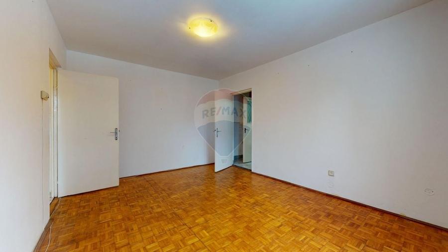 De vânzare: 2 camere, baie cu geam, etaj 2 - 2