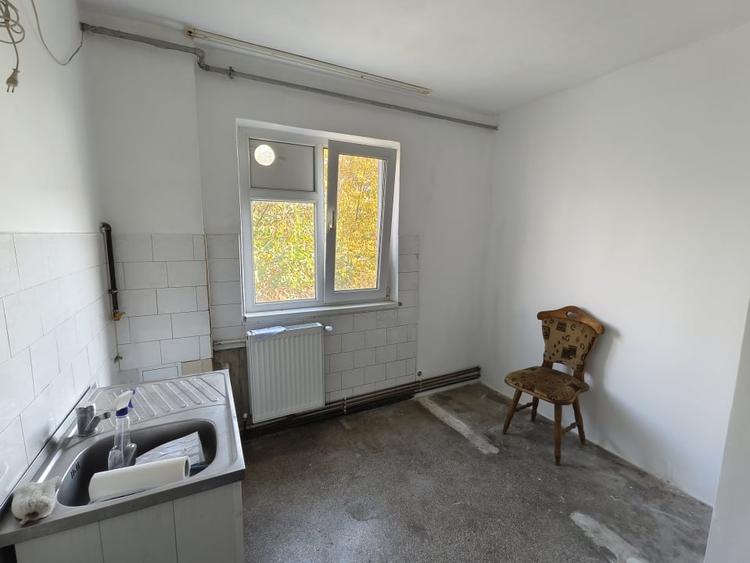 Apartament 3 camere decomandat - 1