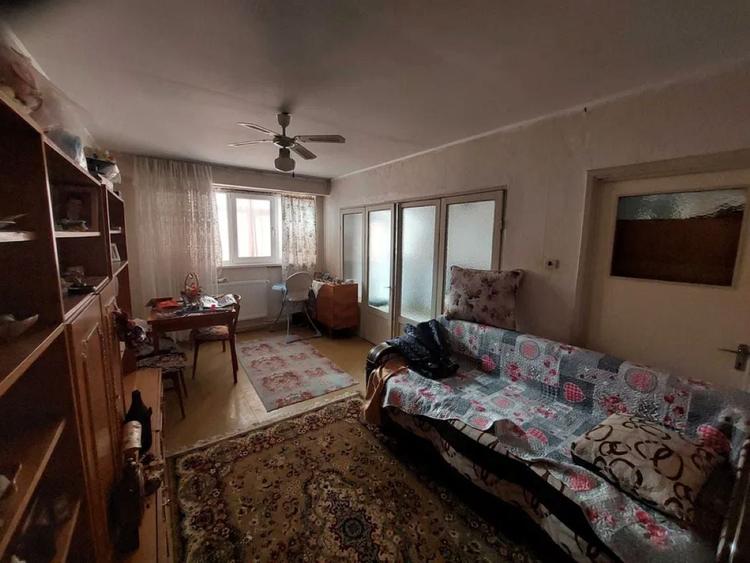 Apartament cu 4 camere in Micro 17 - 1