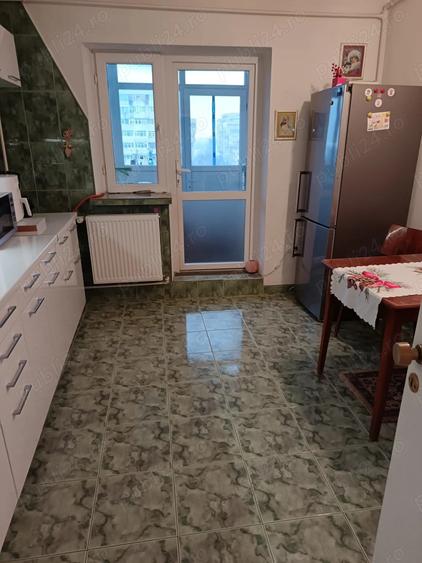 Apartament 2 cam., Bd. Fratii Golesti, Pitesti, et.4 8, an 1992, 60 mp - 3