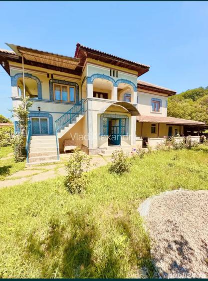 Casa individuala cu doua terenuri