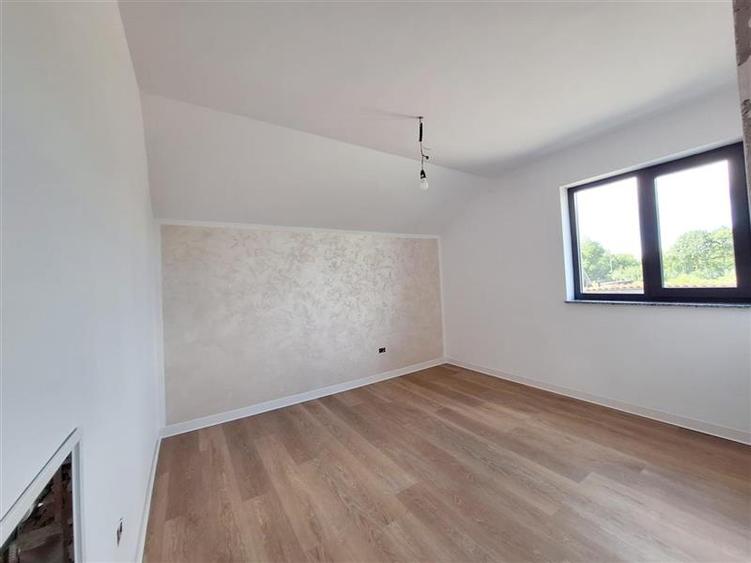 Casă cu 4 camere cu Teren 430 Mp în 9 Mai