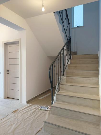 FARA COMISIOANE casa cu 4 - 5 camere P+1+pod 2 placi terasa cam tehnic la cheie - 9