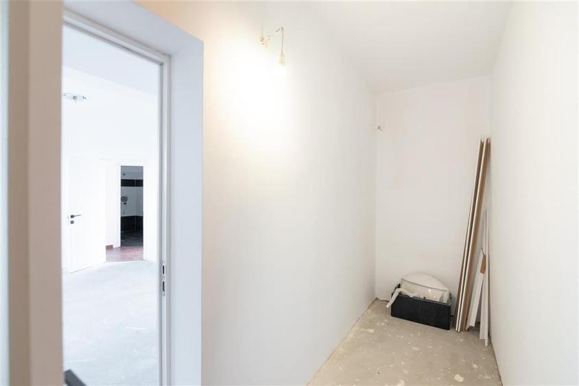 Apartament cu living+3 camere, 2 bai in zona Parcului 22 Decembrie - 13