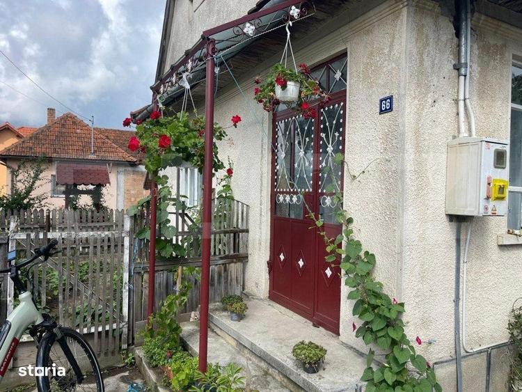 Casă cu 4 camere în Acriș