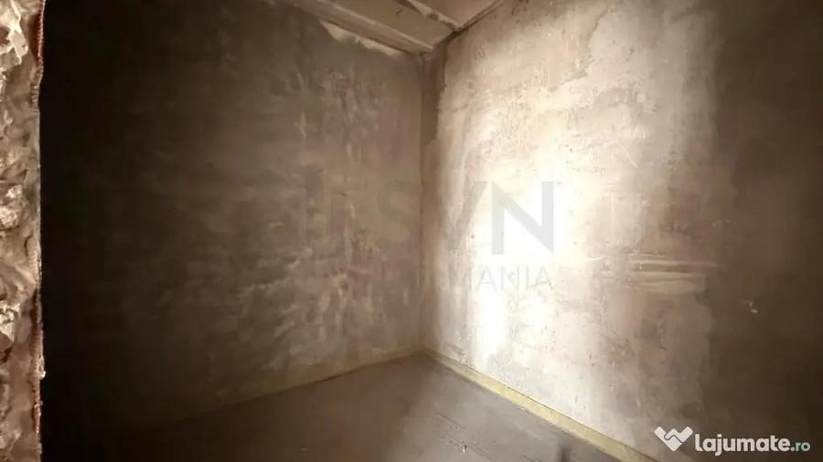 Apartament cu 3 camere semidecomandat în Universitate