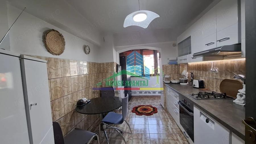 Apartament cu 3 camere decomandat în Sud