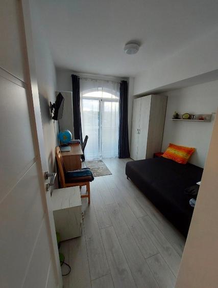 PF,Vând apartament cu 3 camere  - 4