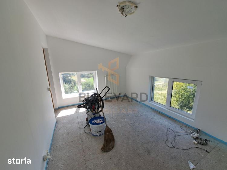 Casă cu 5 camere cu Teren 4700 Mp în Zimbor