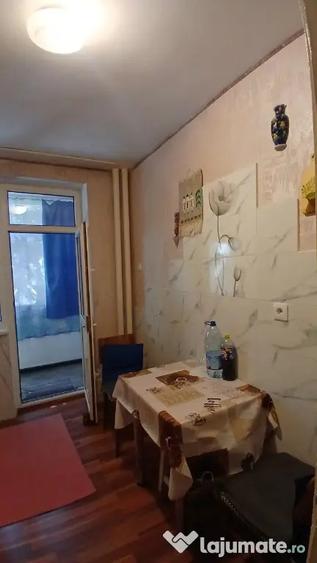 Apartament cu 3 camere decomandat, mobilat în Iancului