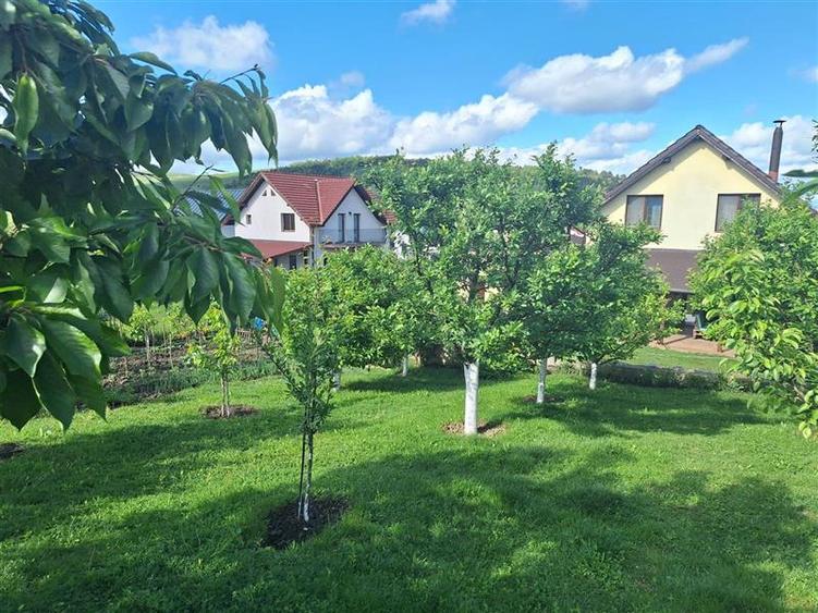 Casă individuală cu 5 camere cu Canalizare în Apahida