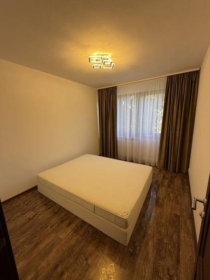 Apartament cu 3 camere decomandat în Exterior Vest