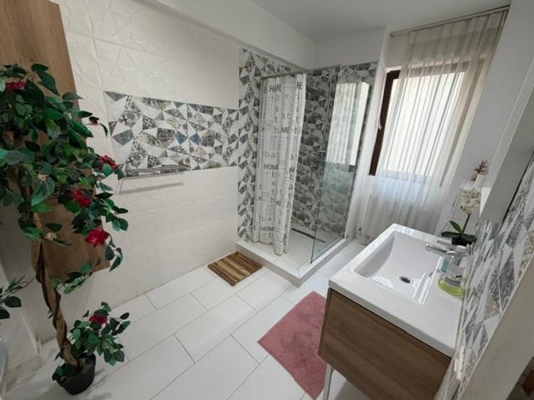 Apartament cu 3 camere semidecomandat în Nerva Traian