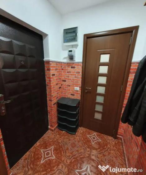 Apartament cu 2 camere semidecomandat în Universitate