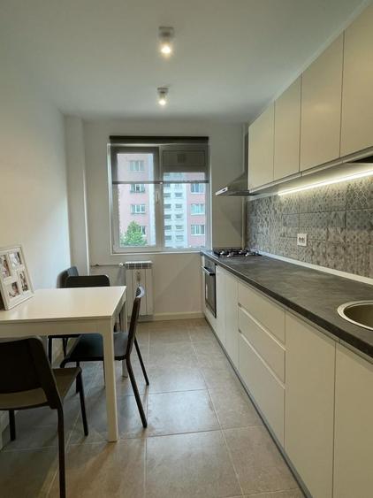Apartament cu 2 camere decomandat în Titan