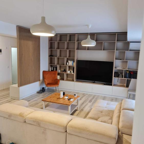 Apartament cu 4 camere decomandat în Central