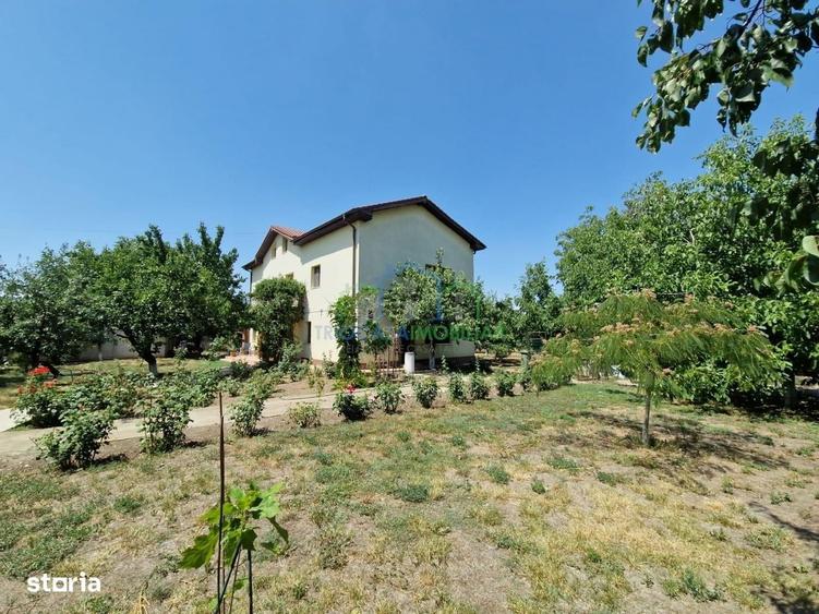 Casă cu 4 camere cu Teren 2936 Mp în Coșoveni