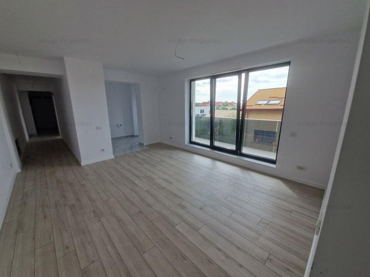 Apartament cu 4 camere decomandat în Pipera