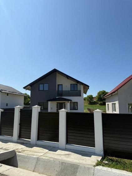 Casă cu 4 camere în Exterior Vest
