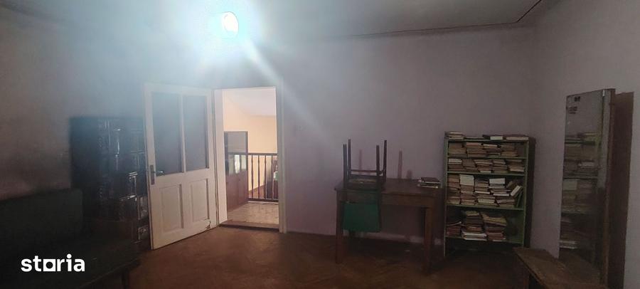 Casă cu 5 camere cu Teren 1220 Mp în Nord