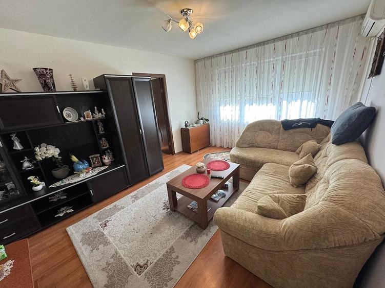Apartament cu 3 camere semidecomandat în Complex Studențesc