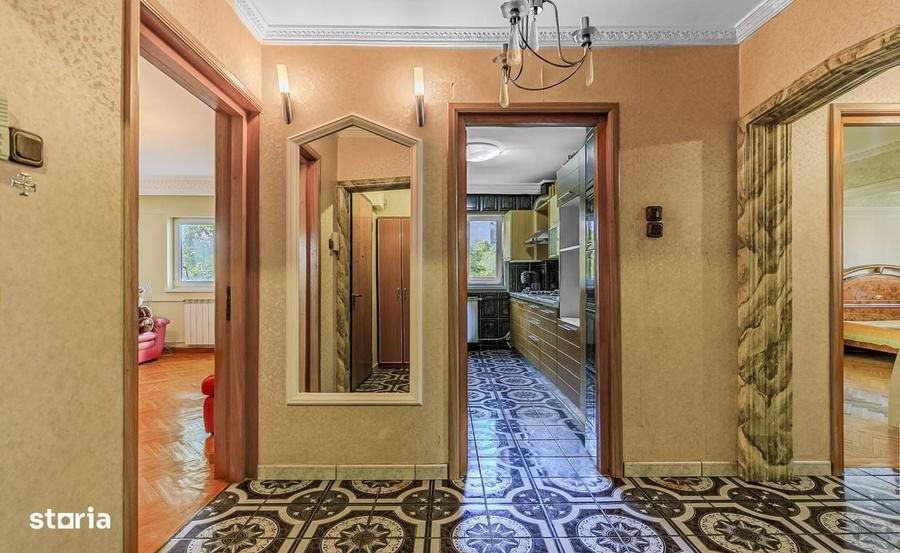 Apartament cu 3 camere decomandat în Drumul Taberei