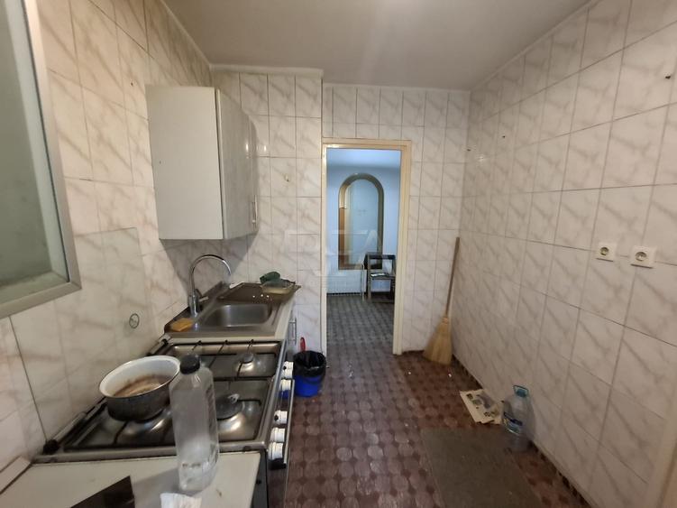 Apartament cu 3 camere semidecomandat, mobilat în Drumul Taberei