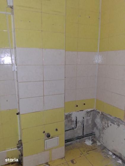 Apartament cu 4 camere semidecomandat în Ferentari