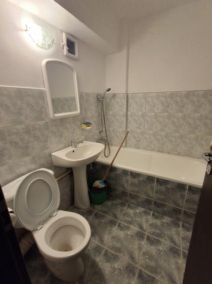 Apartament cu 3 camere decomandat în Centrul Civic