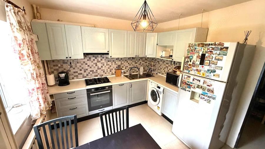 Apartament cu 3 camere decomandat în Vitan