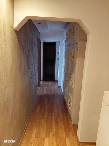 Apartament cu 3 camere decomandat în Cetate