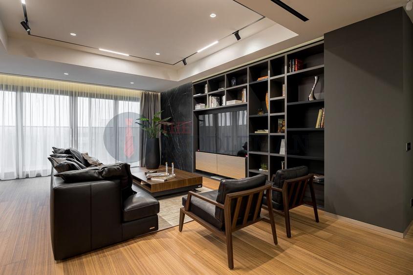 Apartament cu 4 camere semidecomandat, mobilat în Primăverii