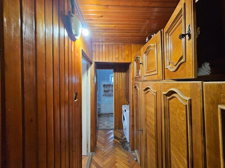 Apartament cu 3 camere decomandat, mobilat în Lipovei