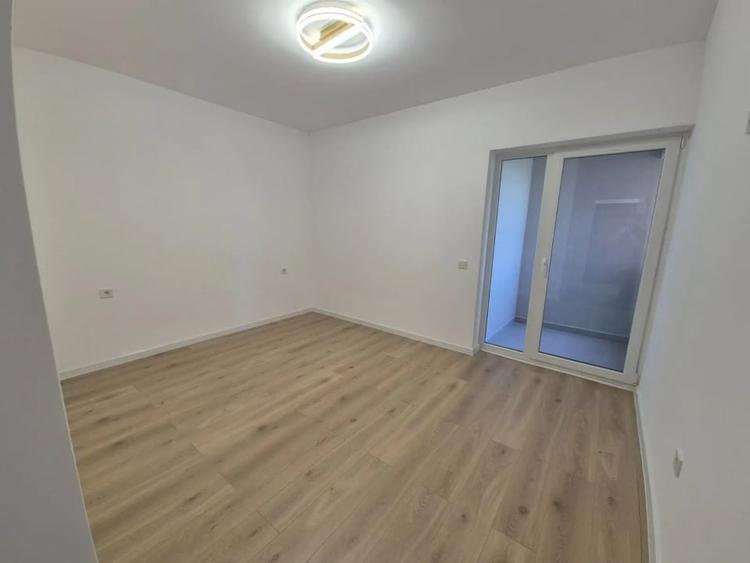 Apartament cu 3 camere decomandat în Periferie